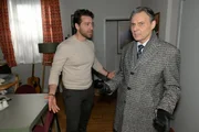 Carlos (Patrick Fernandez, l.) geht auf das intrigante Angebot von Gerner (Wolfgang Bahro) nicht ein.