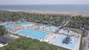 Meer oder Pool? Die Urlauber des Campingsressorts Marina di Venezia haben die Wahl zwischen 10 Schwimmbecken mit verschiedenen Wasserattraktionen und der Adria.