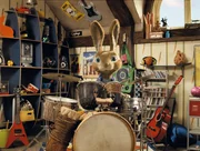 Osterhase oder Superstar? Diese Frage stellt sich f&uuml;r das junge Langohr E.B., dessen Vater, der legend&auml;re Osterhase, gerne von seinem Amt zur&uuml;cktreten m&ouml;chte, w&auml;hrend E.B. lieber als Musiker in die Geschichte eingehen w&uuml;rde.