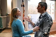 Isabelle (Ania Niedieck) kann Dragan (Florian Thunemann) glaubhaft versichern, dass er f&uuml;r sie genau das richtige Alter hat.