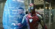 Hawkeye (Jeremy Renner, l.); Iron Man (Robert Downey jr., r.)