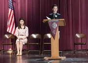 Nell Cavanaugh (Isabella Coben, r.); Sheldon Cooper (Iain Armitage, r.) Nell Cavanaugh (Isabella Coben, r.); Sheldon Cooper (Iain Armitage, r.)