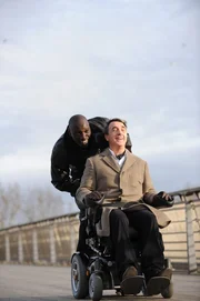 L-R: Driss (Omar Sy), Philippe (Francois Cluzet).