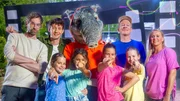 Die Klasse der TanzAlarm-Kids macht einen Ausflug in die Filmstudios. Dort treffen sie auf "Deine Freunde".