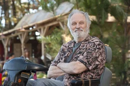 Carvin (Alan Alda)