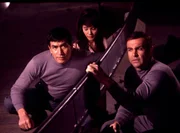 Tiger Tanaka (Tetsuro Tamba, l.), Kissy Suzuki (Mie Hama), James Bond (Sean Connery); Tiger Tanaka (Tetsur_ Tamba, l.), Kissy Suzuki (Mie Hama), James Bond (Sean Connery)