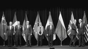 Sechs Länder, darunter Deutschland und die USA, unterzeichnen die sogenannte Wiener Nuklearvereinbarung (JCPoA) mit dem Iran. Sechs Länder, darunter Deutschland und die USA, unterzeichnen die sogenannte Wiener Nuklearvereinbarung (JCPoA) mit dem Iran.