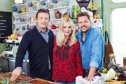 Jamie Oliver und Jimmy Doherty (r.) mit Fearne Cotton