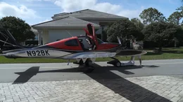 Die Spruce Creek Fly-In Community, wenige Kilometer s&uuml;dlich von Daytona Beach, verbindet luxuri&ouml;ses Wohnen mit einer eigenen Landebahn: Hier k&ouml;nnen Bewohner direkt von ihrem Zuhause aus starten und landen.