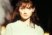 Die attraktive Kelly (Sophie Ward) will MacGyver bei der Suche nach dem Schatz von Atlantis behilflich sein ...
