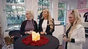 Jessika (li.) und Vanessa (Mi.) nehmen an einem Speeddating in Jezz' (re.) Nagelstudio teil. Werden sie auf diesem Weg eine neue Liebe finden?