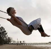 Dakota Johnson (Nicole Teague).