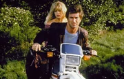 Marianne (Goldie Hawn) und Rick (Mel Gibson) befinden sich auf einer turbulenten Flucht quer durchs Land..Marianne (Goldie Hawn) und Rick (Mel Gibson) befinden sich auf einer turbulenten Flucht quer durchs Land..
