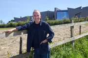 Kevin McCloud  Die Verwendung des sendungsbezogenen Materials ist nur mit dem Hinweis und Verlinkung auf RTL+ gestattet.