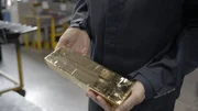 In einer Schweizer Goldraffinerie Valcambi in Tessin werden Goldbarren hergestellt. Wo das Gold herkommt, l&auml;sst sich nicht immer zweifelsfrei feststellen.
