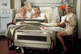 Ein Krankenhausbesuch bringt Eve (Meg Ryan, l.) und Maddy (Lisa Kudrow, r.) mit ihrem st&ouml;rrischen Vater Lou (Walter Matthau, M.) zusammen  &ndash; zwischen Fast Food, Erinnerungen und alten Spannungen.