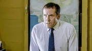 DI Richard Poole (Ben Miller) steht bei dem Mord an dem jungen Meteorologen Leo Downs vor einem Rätsel. Welches Geheimnis hatte er? Und wo sind alle seine Arbeiten hin, die er verfasst hat? DI Richard Poole (Ben Miller) steht bei dem Mord an dem jungen Meteorologen Leo Downs vor einem Rätsel. Welches Geheimnis hatte er? Und wo sind alle seine Arbeiten hin, die er verfasst hat?