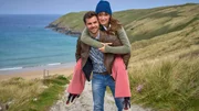 Auch wenn Tessa Grant (Marie von Reibnitz) und David Johnson (Lucas Reiber) in unterschiedlichen Welten leben, führt sie das Schicksal zusammen. Auch wenn Tessa Grant (Marie von Reibnitz) und David Johnson (Lucas Reiber) in unterschiedlichen Welten leben, führt sie das Schicksal zusammen.