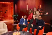 Vorne von links: Max Schmidt, Michael Mittermeier und Ali G&uuml;ng&ouml;rm&uuml;ş. Hinten von links: Mirja Regensburg und Nicole J&auml;ger.
