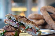 Das Erfolgs-Sandwich aus Montr&eacute;al: der Bagel