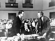 Im Mordprozess um den Angeklagten Lieutenant Manion (Ben Gazzara, Mitte) liefern sich der Staatsanwalt Claude Dancer (George C. Scott, links) und der Verteidiger Paul Biegler (James Stewart, rechts) brillante Rededuelle. Honorarfrei lediglich f&uuml;r Ank&uuml;ndigungen und Ver&ouml;ffentlichungen im Zusammenhang mit obiger BR-Sendung bei Nennung: Bild: BR/Telepool. Andere Verwendungen nur nach entsprechender vorheriger schriftlicher Vereinbarung mit dem BR-Bildarchiv, Tel. 089 / 5900 3040, Fax 089 / 5900 3284, Mail Pressestelle.Foto@brnet.de