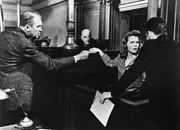 Im Kreuzverh&ouml;r:James Stewart als Paul Biegler, Joseph N. Welch als Richter Weaver, Lee Remick als Laura Manion, George C. Scott als Claude Dancer (Copyright SRF/1959, renewed 1987 Otto Preminger Films, Ltd.)