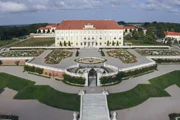 &Ouml;sterreichs historische Gartenpracht Schloss Hof Schloss Hof, die aufw&auml;ndigste und pr&auml;chtigste Gartenanlage der &ouml;sterreichischen Erblande, wird schnell zum Treffpunkt der adeligen Hautevollee &ndash; sofern man eingeladen ist.