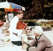 (v.li.): Peter Weck (Franz Fidelis / Benedikt Fidelis), Paul H&ouml;rbiger (Amtsgerichtsrat Zwicker).