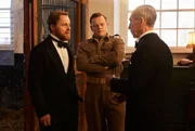 v.l.n.r.: Siegfried Farnon (Samuel West), Tristan Farnon (Callum Woodhouse), General Beauvoir (Jonathan Hyde)