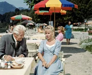 Paul H&ouml;rbiger (Amtsgerichtsrat Zwicker), Waltraut Haas (Cordula).