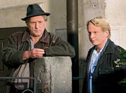 Nicht immer l&auml;uft alles so, wie Baumert (G&uuml;nther Maria Halmer, li.) und Danni K&ouml;hler (Lars G&auml;rtner) es sich w&uuml;nschen.