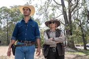 Detective Jay Swan (Mark Coles Smith) und Sergeant Simmo (Robyn Malcolm) tappen auf der Suche nach den M&ouml;rdern von Schwester Kerry und Cowboy im Dunkeln.