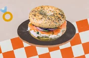 Blo&szlig; nicht mit seinem New Yorker Namensvetter verwechseln: In Montr&eacute;al ist der Bagel eine Institution und emblematisch f&uuml;r die Region Qu&eacute;bec.