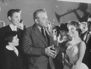 Peter Kraus (Peter Burg), Rudolf Vogel (Generaldirector Dr. Werneck), Cornelia Froboess (Conny Bergmann).