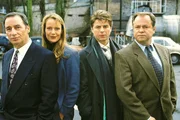 Henry van Lyck als Oberstaatsanwalt Gerhart Lotze, Britta Schmeling als Staatsanwältin Charlotte Glaser, Uwe Fellensiek als Kriminalkommissar Peter Wolniak und Wolfgang Bathke als Kriminalhauptkommissar Stefan Kehler (v.l.). Henry van Lyck als Oberstaatsanwalt Gerhart Lotze, Britta Schmeling als Staatsanwältin Charlotte Glaser, Uwe Fellensiek als Kriminalkommissar Peter Wolniak und Wolfgang Bathke als Kriminalhauptkommissar Stefan Kehler (v.l.).