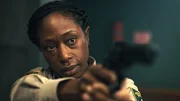 F&uuml;r Deputy Tabby Temple (Nikki Amuka-Bird) wird die Nachtschicht zu einem Alptraum, als ein bewaffneter Angreifer in die Polizeiwache eindringt.