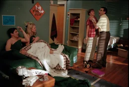 L-R: Jim (Jason Biggs), Natalie (Joelle Carter), Jim's Mom (Molly Cheek), Jim's Dad (Eugene Levy)