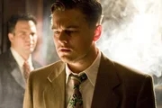 Bef&uuml;rchtet, dass man ihn auf falsche F&auml;hrten locken und als Schachfigur in einem diabolischen Spiel instrumentalisieren m&ouml;chte. Dennoch setzt US-Marshall Daniels (Leonardo DiCaprio) alles daran, das Geheimnis der Insel zu entschl&uuml;sseln ...