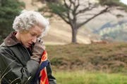 'euro.film': ORF-Premiere: "Die Queen". Im Bild: Die Queen (Helen Mirren) tief betroffen an einem einsamen See in Schottland.