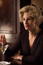 Unterst&uuml;tzt Charlie Wilson in all seinen Vorhaben: Joanne Herring (Julia Roberts) ...