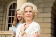 Margaret Keane (Amy Adams, r.) kann mit ihrer Tochter Jane (Madeleine Arthur, l.) endlich ein neues Leben beginnen.