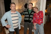 Michael "Michi" (Lars Pape, l.) hat Probleme im Spiel gegen Moritz (Lennart Borchert) und Yvonne (Gisa Zach) zu verlieren.