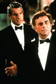 George Hamilton (li.) als Dr. Marcus Collier und Peter Falk als Lt. Columbo.