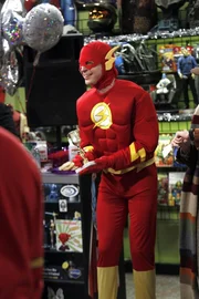 Sheldon, Raj, Leonard und Howard wollen bei einem Kost&uuml;mwettbewerb als die Gerechtigkeitsliga teilnehmen und finden dabei einen perfekten Nutzen f&uuml;r Pennys neuen Freund Zack ...