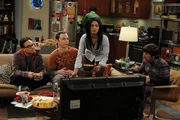 Trotz alldem, was passiert ist, bleiben Leonard (Johnny Galecki, l.), Sheldon (Jim Parsons, 2.v.l.), Priya (Aarti Mann, 2.v.r.), Howard (Simon Helberg, r.) und Rajesh (Kunal Nayyar, hinten) gute Freunde ... Trotz alldem, was passiert ist, bleiben Leonard (Johnny Galecki, l.), Sheldon (Jim Parsons, 2.v.l.), Priya (Aarti Mann, 2.v.r.), Howard (Simon Helberg, r.) und Rajesh (Kunal Nayyar, hinten) gute Freunde ...
