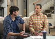 Ihre Scheidung steht bevor - doch ist es wirklich das Richtige f&uuml;r die beiden? Walden (Ashton Kutcher, l.) und Alan (Jon Cryer, r.) ...