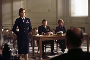 Nur ein tollk&uuml;hner Plan kann den unmittelbar bevorstehenden Erdkollaps stoppen: Major Rebecca "Beck" Childs (Hilary Swanks, l.), Colonel Robert Iverson (Bruce Greenwood, M.) und Talma Stickley (Alfre Woodard, r.) ...