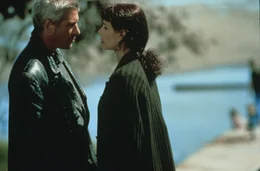 Das FBI zwingt den zynischen Ex-IRA-Terroristen Declan (Richard Gere, l.), bei der Suche nach dem geheimnisvollen Profi-Killer Schakal mitzuhelfen, andernfalls w&uuml;rde Declans gro&szlig;e Liebe (Mathilda May, r.) zwischen die Fronten geraten ...