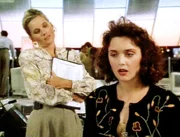 Die beiden Programmiererinnen Kate Walden und Sharon Baskin k&auml;mpfen um die Gunst ihres Chefs James Lindstrom.