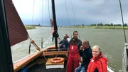 Die erste Regatta der Saison startet in Zingst. Heike und Uwe sind mit kleiner Mannschaft dabei. Die erste Regatta der Saison startet in Zingst. Heike und Uwe sind mit kleiner Mannschaft dabei.